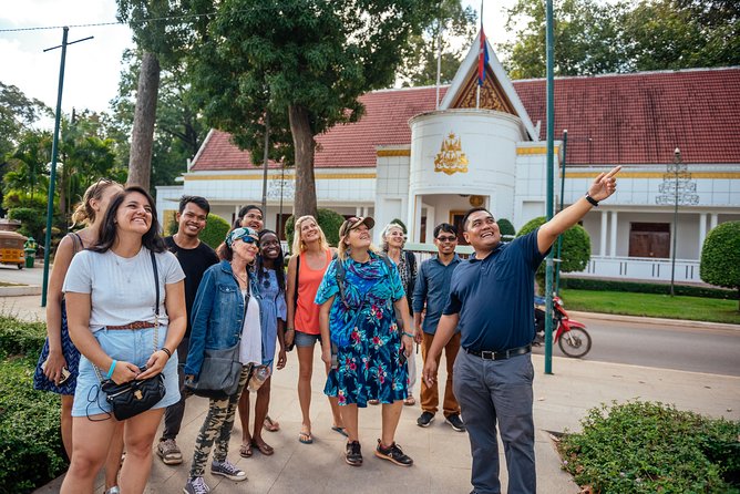 Highlights & Hidden Gems With Locals: Best of Siem Reap Private Tour - Stop 1: Bodia Spa Pub Street and the Old Market Start