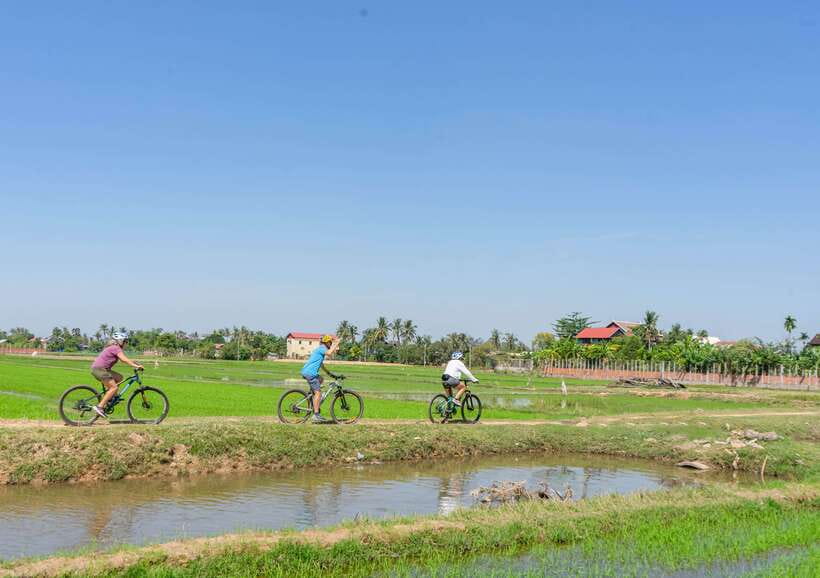 Kampong Phluk: Floating Village Sunset Bike Tour or E-Bike - Village stops on the ride: where the day becomes more than sights