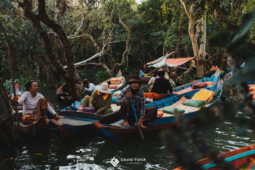 Kampong Phluk Floating Village Tour by Boat - Mangroves and Flooded Paths: The Optional Canoe Ride Is Usually the Payoff