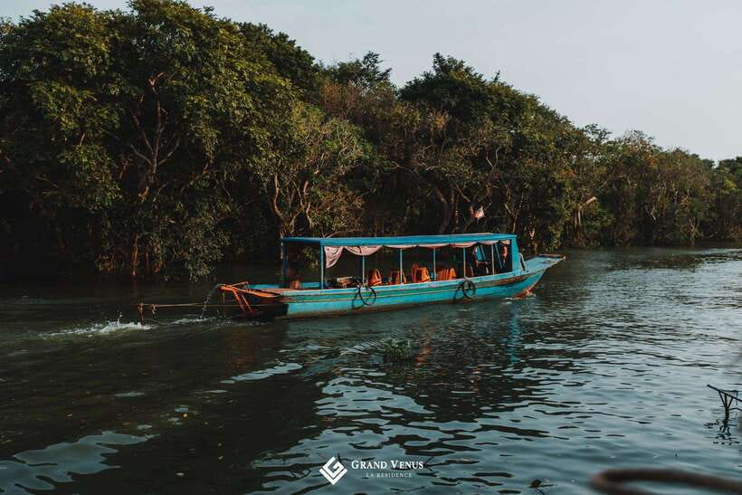 Kampong Phluk Floating Village Tour by Boat - Sunset on Tonle Sap: Why Evening Timing Makes a Difference