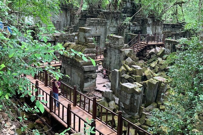 Kbal Spean, Banteay Srei, Beng Melea & Rolous temples Tour - A full day that moves from water life to stone temples