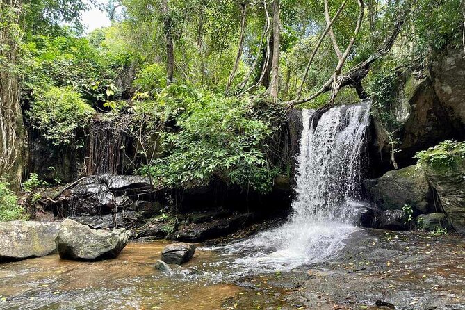 Kbal Spean Lingar River, Banteay Srei Temple & Pre Rup Tour - Kbal Spean: 3km round-trip jungle hike to the riverbed gods