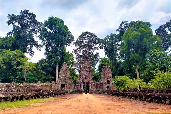 Kbal Spean Trekking Tour with Banteay Srei and Landmine Museum - Timing, heat, and what to pack for 7 to 9 hours