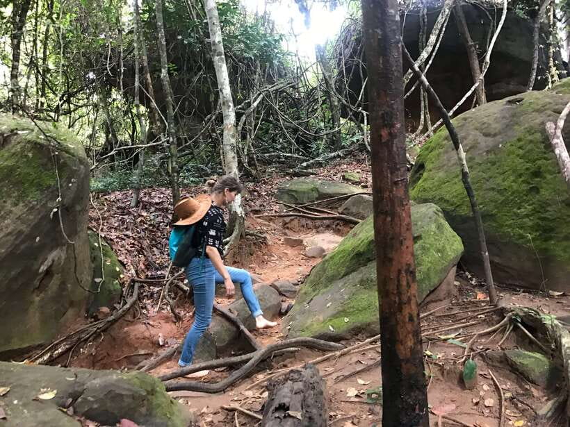 Kbal Spean Trekking Tour with Banteay Srei & Landmine Museum - Banteay Samre: a 40-minute temple reset
