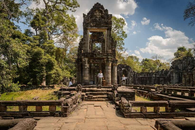 Kbal Spean Trekking Tour with Banteay Srei & Landmine Museum - Banteay Srei’s pink sandstone: where detail does the talking