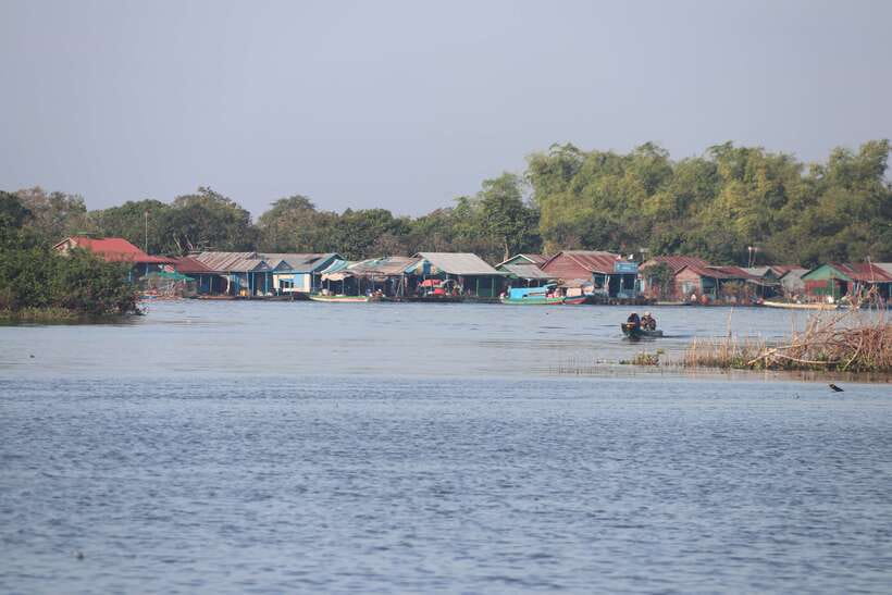 Kompong Khleang Floating Village: Full-Day from Siem Reap - Kompong Khleang village: stilts, scale, and the floating-school moment