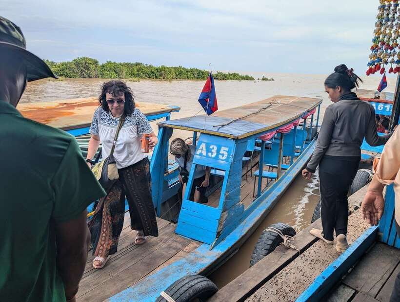 Kompong Kleang Floating Village Guide Tour from Siem Reap - The Human Factor: English Guidance and Attentive Care