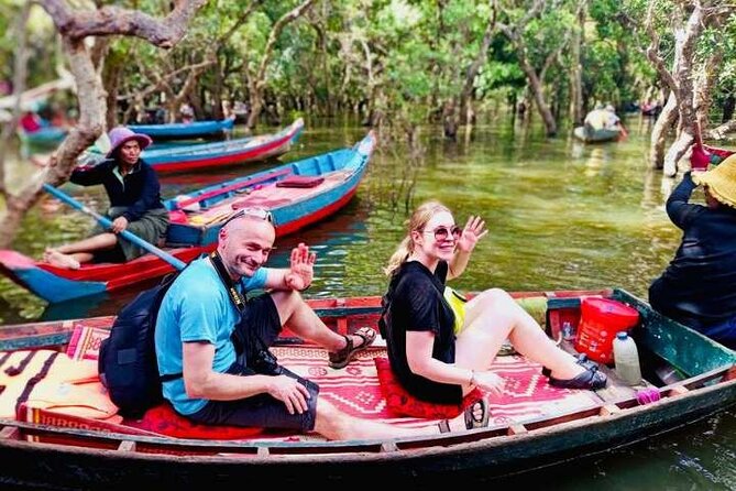 Kompong Phluk Floating Village Half-Day Tour ( Morning / Sunset ) - Stop 2: Rolous market next to the school area