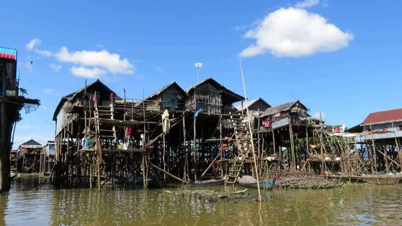 Kompong Phluk Floating Village Tour from Siem Reap - Kompong Phluk’s stilted streets: schools, pagoda, and two villages