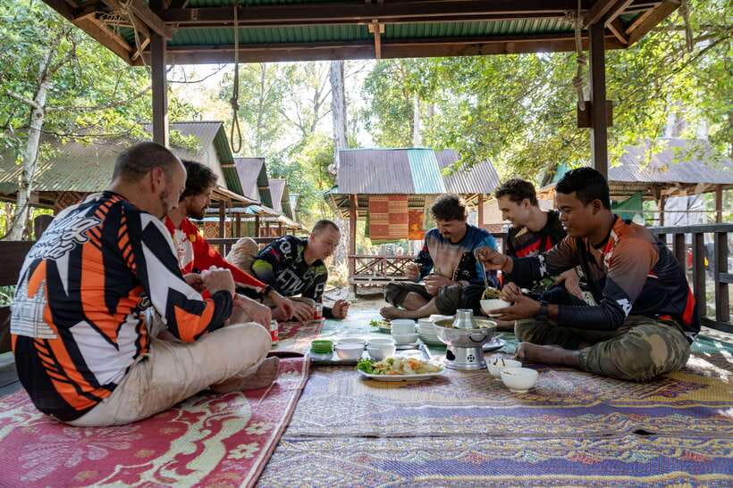 Krong Siem Reap: Kulen Mountain Trails Dirt Bike Adventure - Preah Ang Thom and the Reclining Buddha: Big, Temple-Surrounded, and Atmospheric