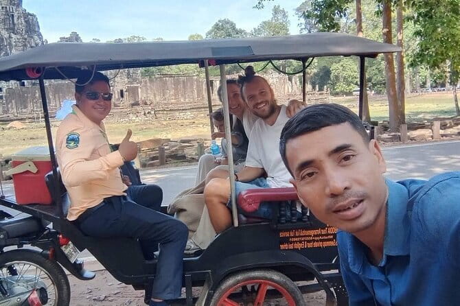 Kulen Mountain Beng Mealea and Tonle Sap Tour in Siem Reap - 1000 Lingas: A Sacred Riverbed Carving You Can Actually Stand On