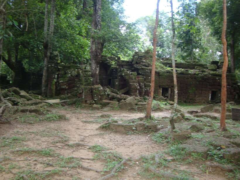 Kulen Mountain: Full-Day Private Waterfall Tour - Getting to Phnom Kulen: Rice Fields First, Then a Rocky Climb