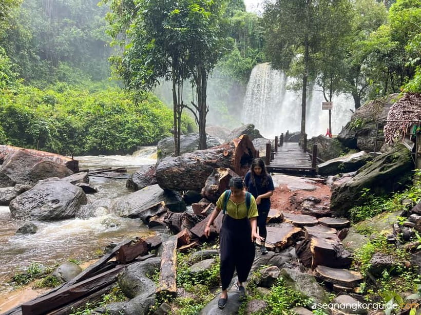 Kulen Mountain Tour with Kampong Phluk Floating Village - Kampong Phluk Floating Village: Mangroves, Stilt Houses, and a Monastery Island
