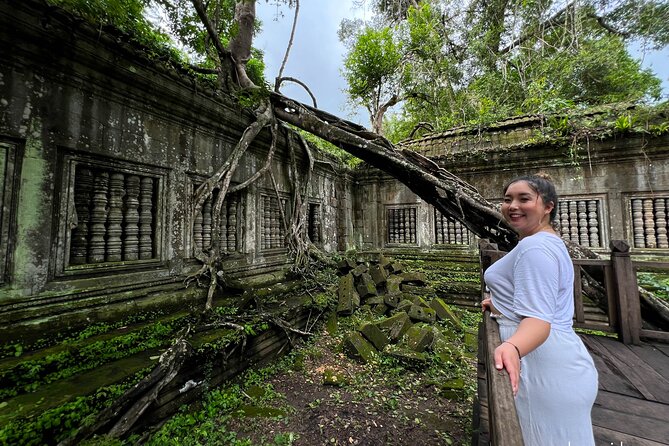 Kulen Mountain with Beng Mealea and Banteay Srei Full Day Tour - Picnic at the waterfall: food, cooling off, and a breather