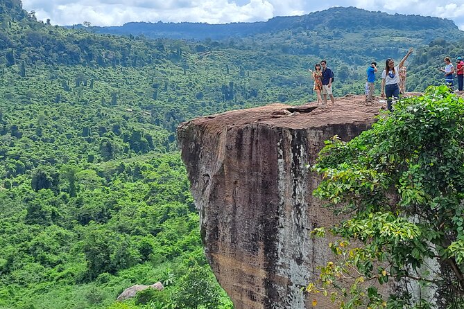 Kulen Waterfall & 1000 Lingas Join-in Tour - Stop 2: River of a Thousand Lingas and the Riverside Picnic Moment