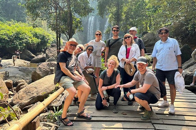 Kulen Waterfall and Banteay Srei -Lady Temple - Banteay Srei: the pink sandstone temple you actually slow down for