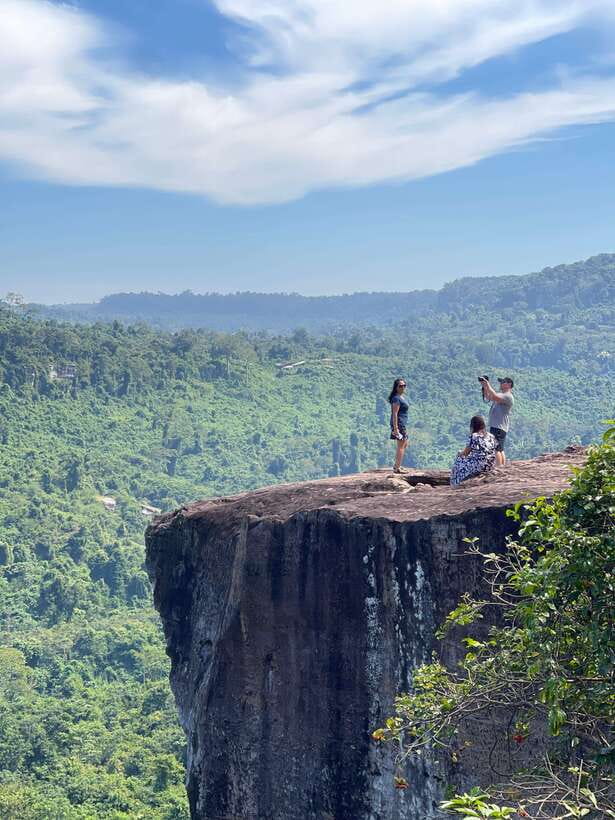 Kulen Waterfall Day Tour with Snacks Small-Group - The guide experience: Tann’s crowd-smart planning and photo help