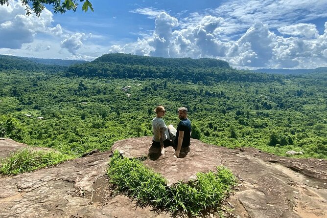 Kulen Waterfall Join-in Tour (local Picnic lunch) - Preah Ang Thom Pagoda and the Giant Reclining Buddha