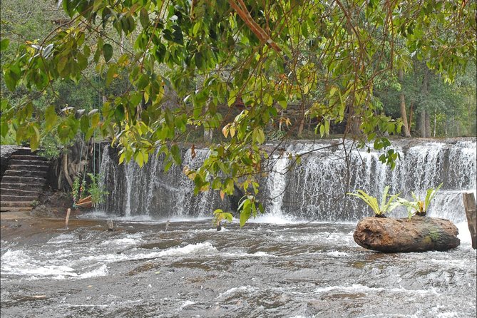 Kulen Waterfall & Kbal Spean Tour - The top of the mountain: pagoda area and the reclining Buddha