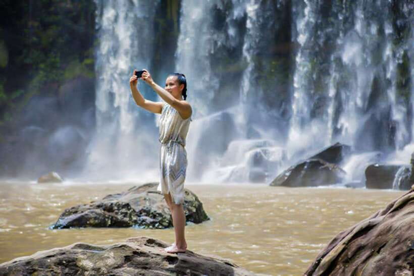 Kulen Waterfall Park with Small Groups & Guide tour - Reclining Buddha on the Hilltop: The Main Visual Payoff