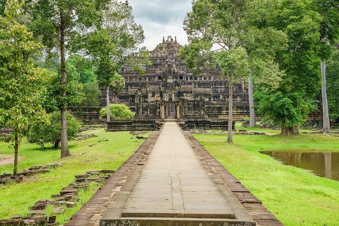 One Day Private Guide Tour of Angkor Thom, Bayon, Ta Phrom & Angkor Wat - Phimeanakas: when a Hindu temple shape anchors the complex