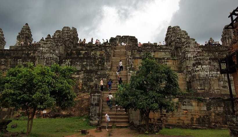 Phnom Bakheng Sunset Tour, Pre Rup, Neak Pean, Preah Khan - Phnom Bakheng sunset: Shiva temple-mountain and the 200-step reality