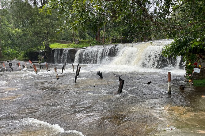 Phnom Kulen Waterfall and Banteay Srei Temple Tour from Siem Reap - A quick break in Preah Dak for nom ban chok