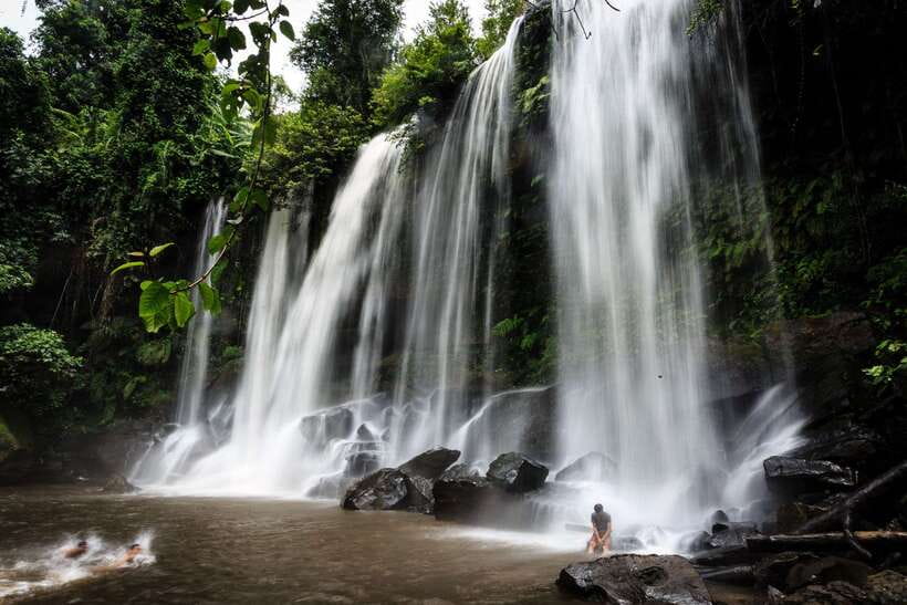 Phnom Kulen Waterfall & the Sacred 1000 Lingas (with Lunch) - Preah Ang Thom Pagoda and the quick climb to the Reclining Buddha
