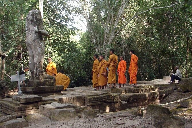 Preah Khan, Neak Pean and Pre-Rup Private Tour - Ta Som: A Short Forest Temple Stop That’s Easy to Fit