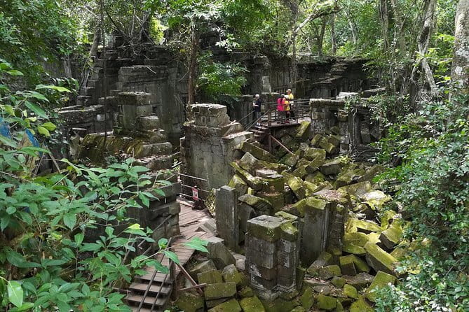 Preah Khan, Neak Pean, Ta Som-East MebonTemple - Grand Circuit - The optional Temple Sunset stop (if time permits)