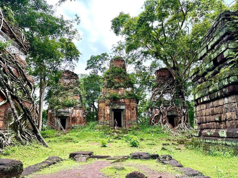 Preah Vihear: Full-Day Preah Vihear and Koh Ker Temple Tour - Guided storytelling inside the UNESCO complex