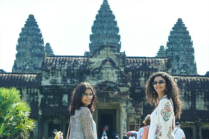 Private Angkor Sunrise Bayon Ta Prohm Bonteay Srie Vip Tour - Angkor Thom face towers and the galleries of daily life