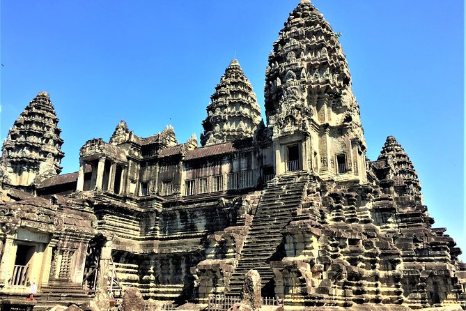 Private Angkor Sunrise Bayon Ta Prohm Bonteay Srie Vip Tour - Ta Prohm’s Tomb Raider feeling, plus why a guide helps