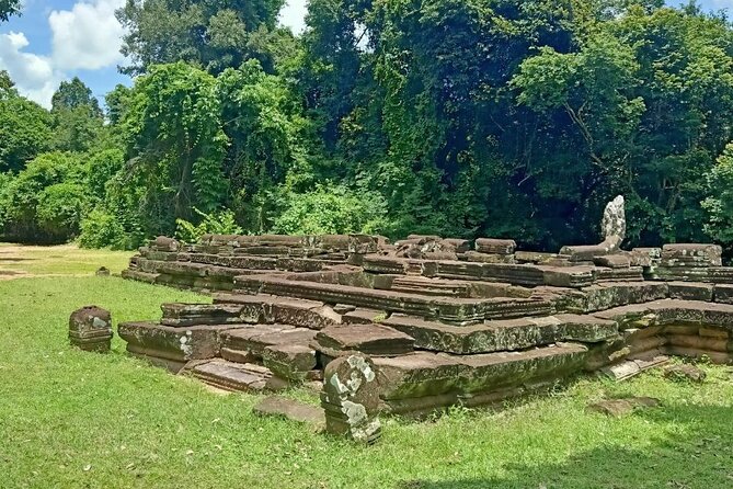 Private Angkor Wat Guided Sunset Tour - What to wear and how to act on sacred ground (so your day stays pleasant)