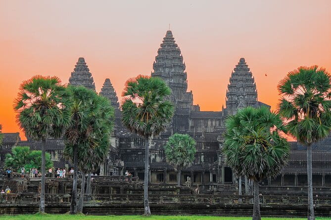 Private Angkor Wat Sunrise Guide Tour include Breakfast and Snack - Quick hits before you go