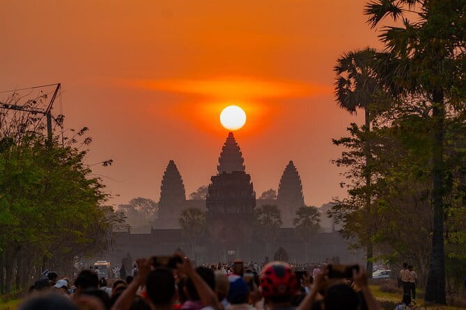 Private Angkor Wat Sunrise Guide Tour include Breakfast and Snack - Breakfast after sunrise: the smart pause before Ta Prohm