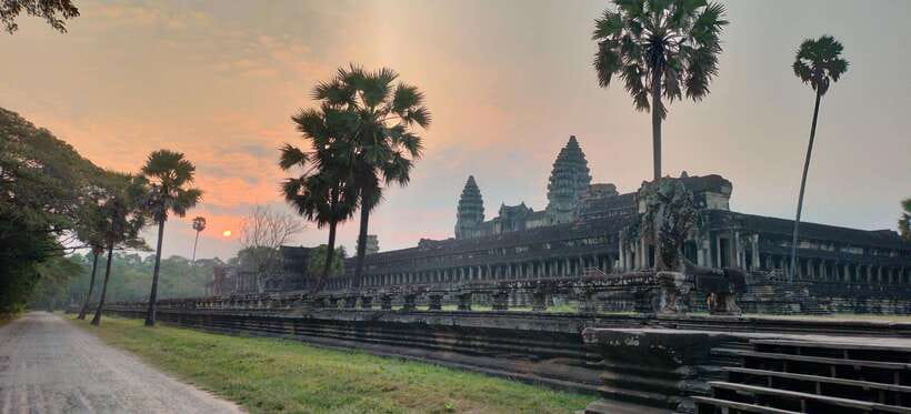 Private Angkor Wat Sunrise Tours And Sunset Floating Village - Private chauffeur-guide details that actually change your day