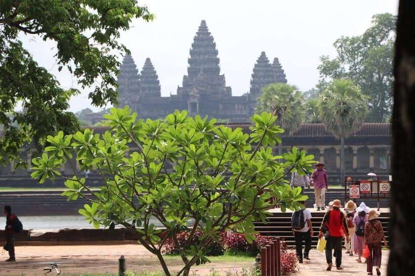 Private Angkor Wat Sunset Tour with Lunch and Snack Included - Angkor Wat: World’s Largest Temple Complex, Explained Clearly