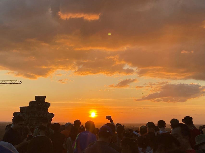 Private Angkor Wat Sunset Tour with Lunch and Snack Included - Victory Gate: A Quick Stop That Adds Structure