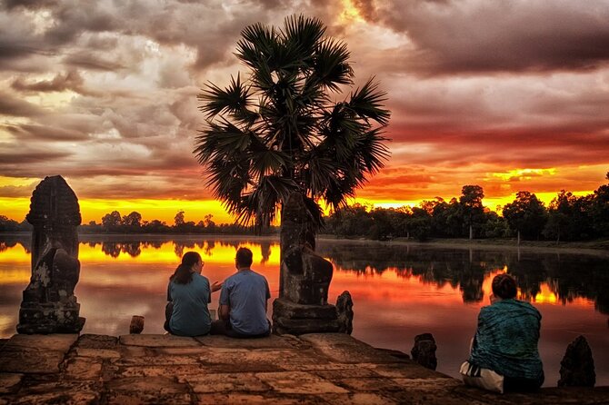 Private Angkor Wat Tour from Siem Reap - Angkor Thom and the south gate naga welcome