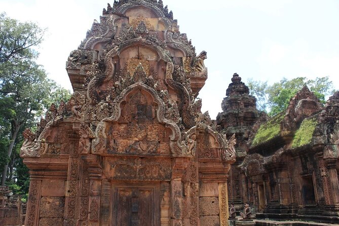 Private Banteay Srei and 4 Temples Guided Tour - Banteay Srei, the Citadel of Women: Pink Stone and Precision