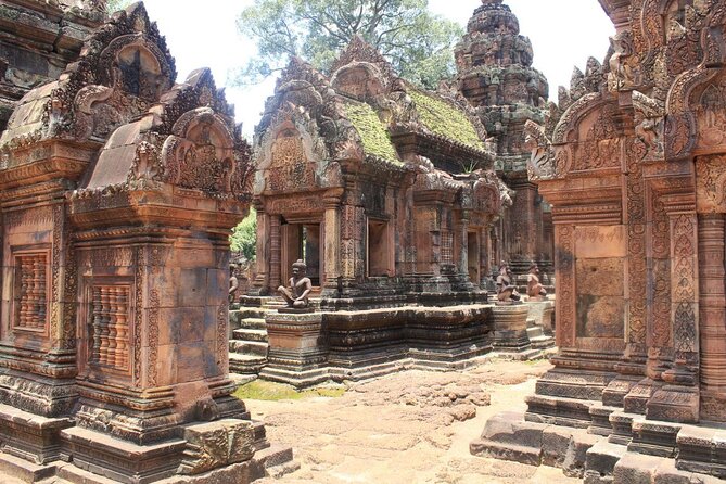 Private Banteay Srei and 4 Temples Guided Tour - Comfort on the Road: AC, Water, and Cool Towels
