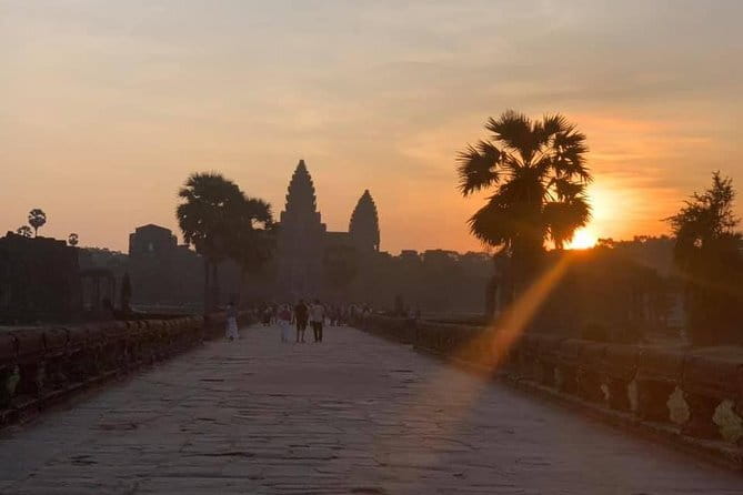 Private Day Tour to Koh Ker Off the Beaten Track - A note on guides: what makes the day richer