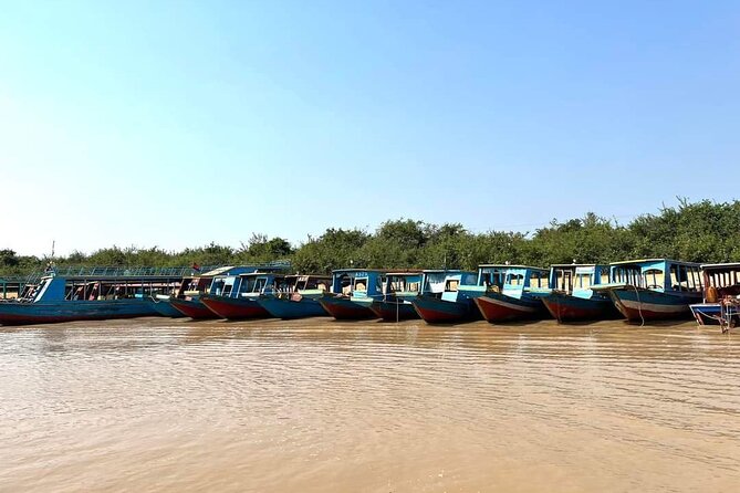 Private Kompong Phluk Floating Village Guided Tour - Siem Reap to Kompong Phluk: The Short Trip That Feels Like a World Change