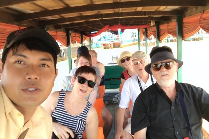 Private Kompong Phluk Floating Village Guided Tour - Floating Market Moment: Watching a System Function