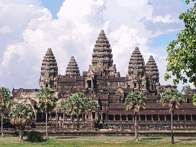 Private One Day Tour with Sunrise at Angkor Wat - Bayon Temple and the 216 faces: how to photograph without chaos