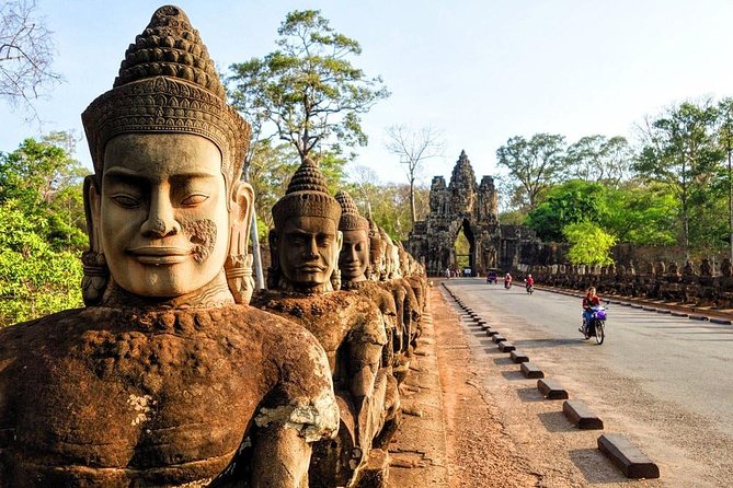 Private one-day tuktuk 'small tour' of the oldest Angkor temples - Stop 1: Angkor Wat first—how to use your hour well