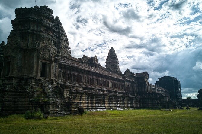 Private Sunrise Angkor Wat Tour with pickup from your hotel - Angkor Wat at Sunrise: More Than a Pretty View