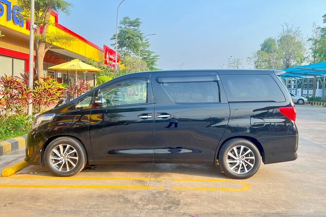 Private Taxi Siem Reap to Sihanoukville English Speaking Driver - The car experience: air-conditioning, luggage space, and water