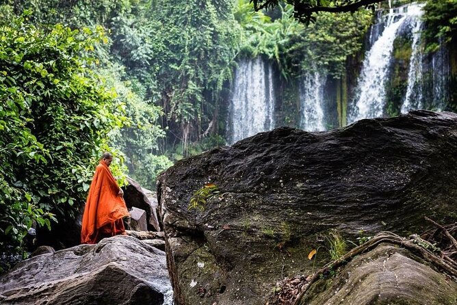 Private Vehicle - Kulen Waterfall and 1000 Lingas - The River of a Thousand Lingas: carvings at water level